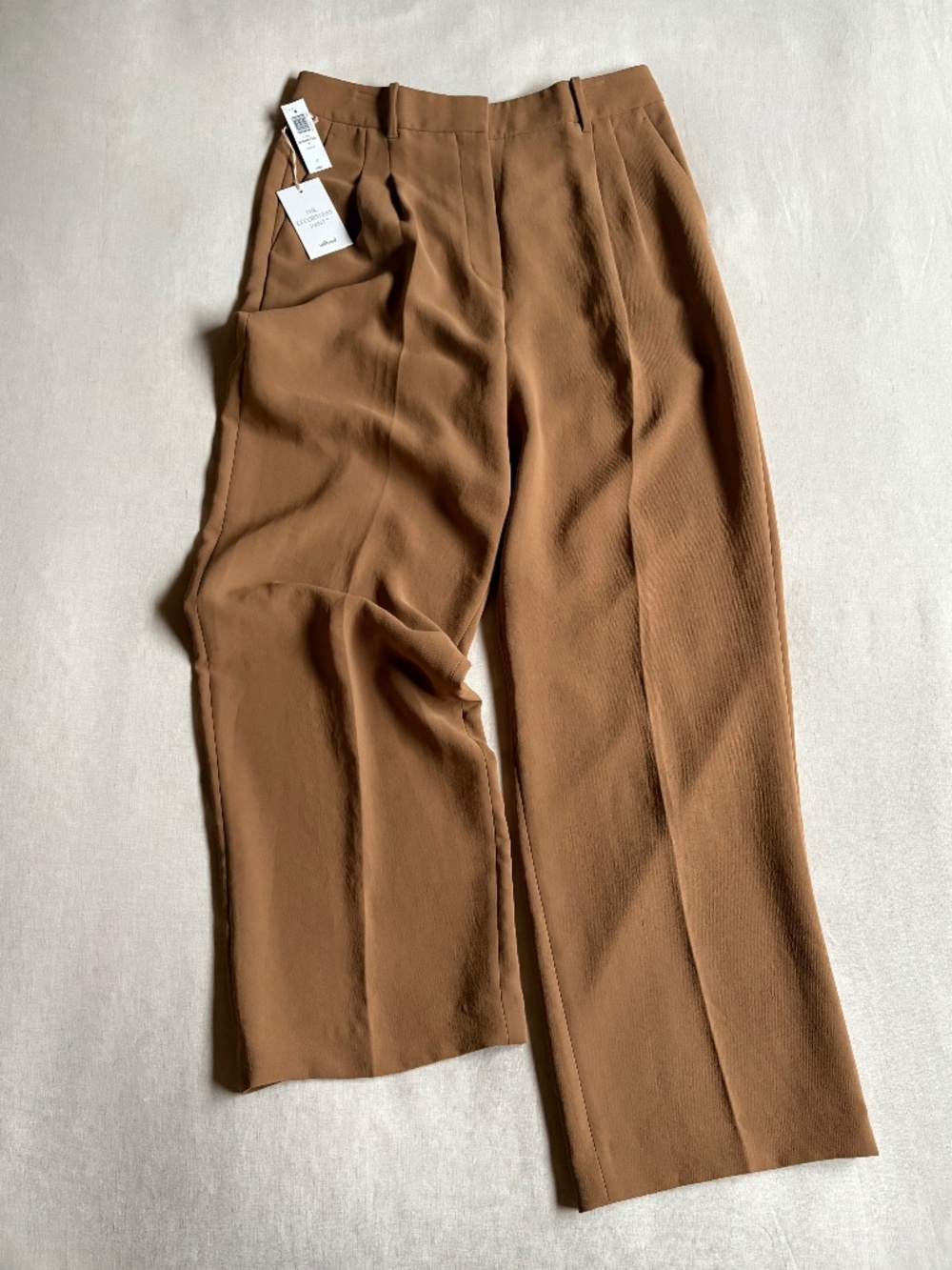 Aritzia Wilfred The Effortless Pant in Crepette